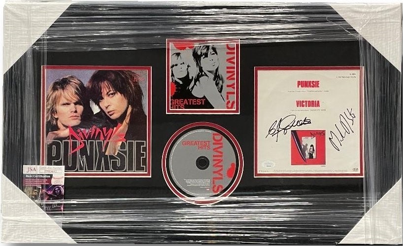 The Divinyls Signed Record Sleeve JSA Authenticated Chrissy Amphlett Mark McEntee: The Divinyls Signed Record Sleeve JSA Authenticated Chrissy Amphlett Mark McEntee This is an original autographed record sleeve of The Divinyls, featuring signatures from lead vocalist Chrissy Amphlet