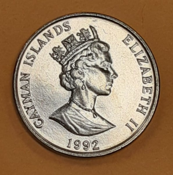 Roll of 50 Uncirculated 1992 Cayman Islands 5 Cent Queen Elizabeth II Coins KM#88a: Roll of 50 Uncirculated 1992 Cayman Islands 5 Cent Queen Elizabeth II Coins KM#88a This is a roll of 50 uncirculated 1992 Cayman Islands 5 cent coins, each featuring Queen Elizabeth II. The coins are 