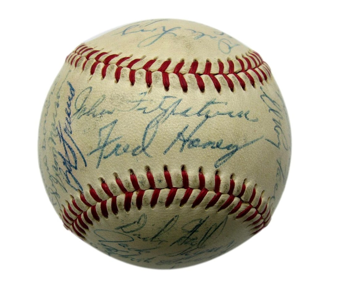 Spalding ONL Baseball Signed by 27 from 1955 Pittsburgh Pirates PSA DNA Authenticated: Spalding ONL Baseball Signed by 27 from 1955 Pittsburgh Pirates PSA DNA Authenticated This is an original 1955 Pittsburgh Pirates team-signed Spalding ONL baseball, featuring the signatures of 27 memb