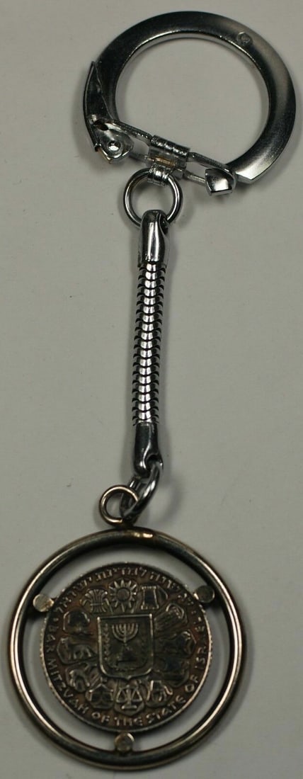 Bar Mitzvah Silver Key Chain from United States: Bar Mitzvah Silver Key Chain from United States This pre-owned Bar Mitzvah key chain is crafted from silver and was made in the United States. It is a meaningful accessory that commemorates the specia