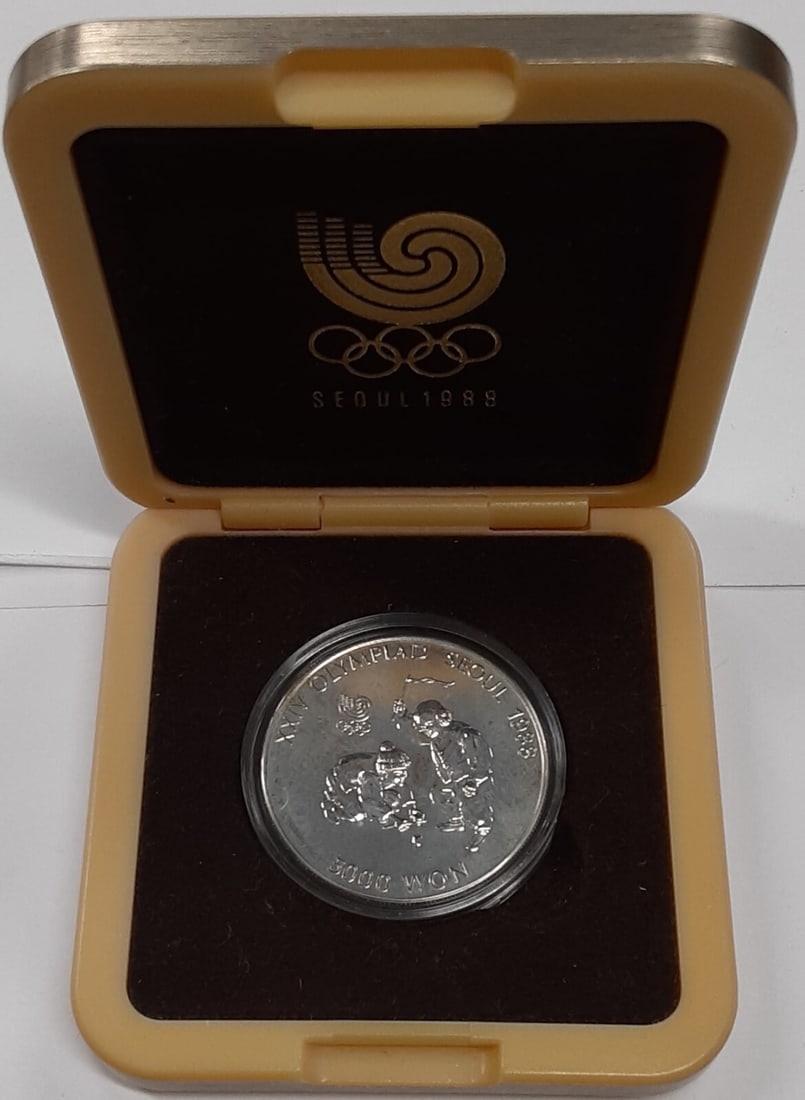 5000 Won 1988 South Korea Silver Olympic Coin in Mint Case (1 of 4)