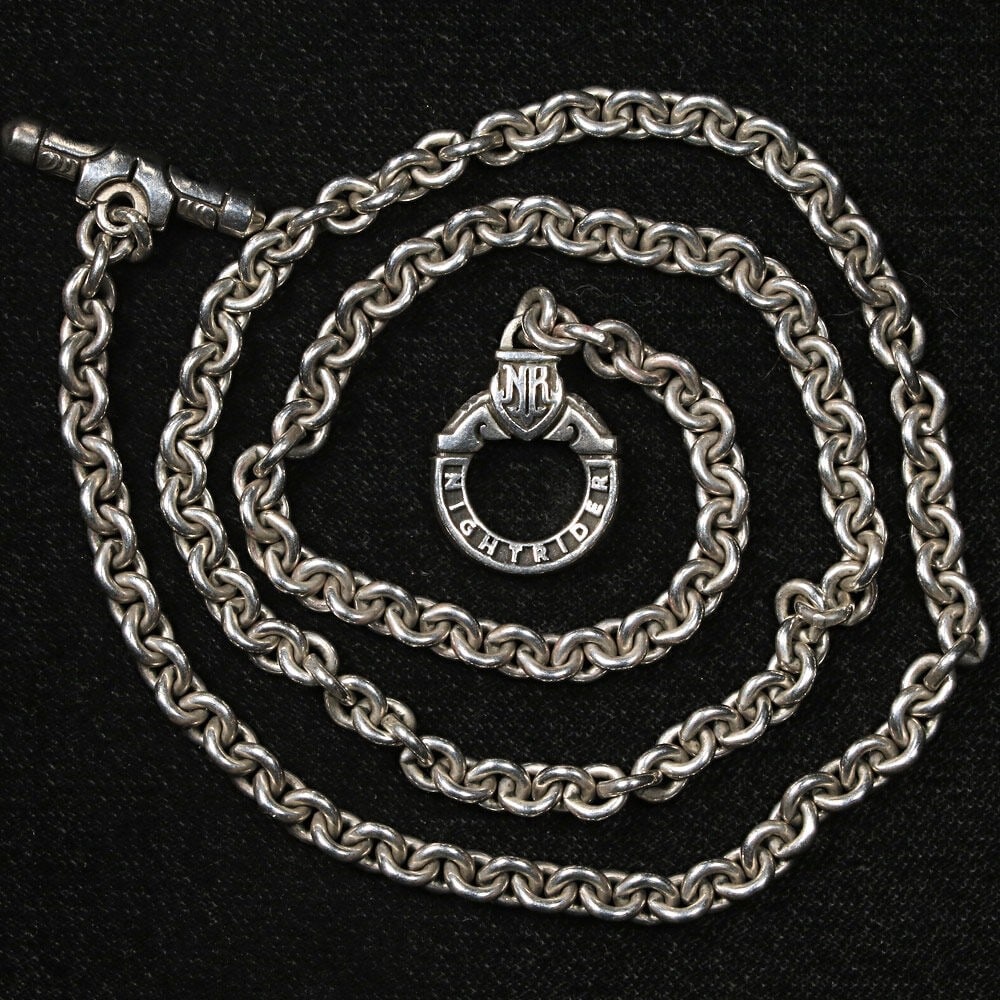 Night Rider 925 Sterling Silver Toggle Necklace 24 Inch: Night Rider 925 Sterling Silver Toggle Necklace 24 Inch This Night Rider round link toggle necklace is crafted from 0.925 fine sterling silver and measures 24 inches in length with a width of 5.3 mm. 