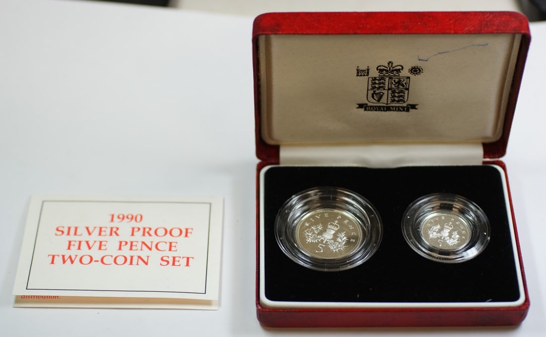 1990 Silver Proof Five Pence Pair in Box with COA United Kingdom: 1990 Silver Proof Five Pence Pair in Box with COA United Kingdom This is a 1990 United Kingdom Silver Proof Five Pence Two Coin Set, presented in the original Royal Mint box and accompanied by a certi