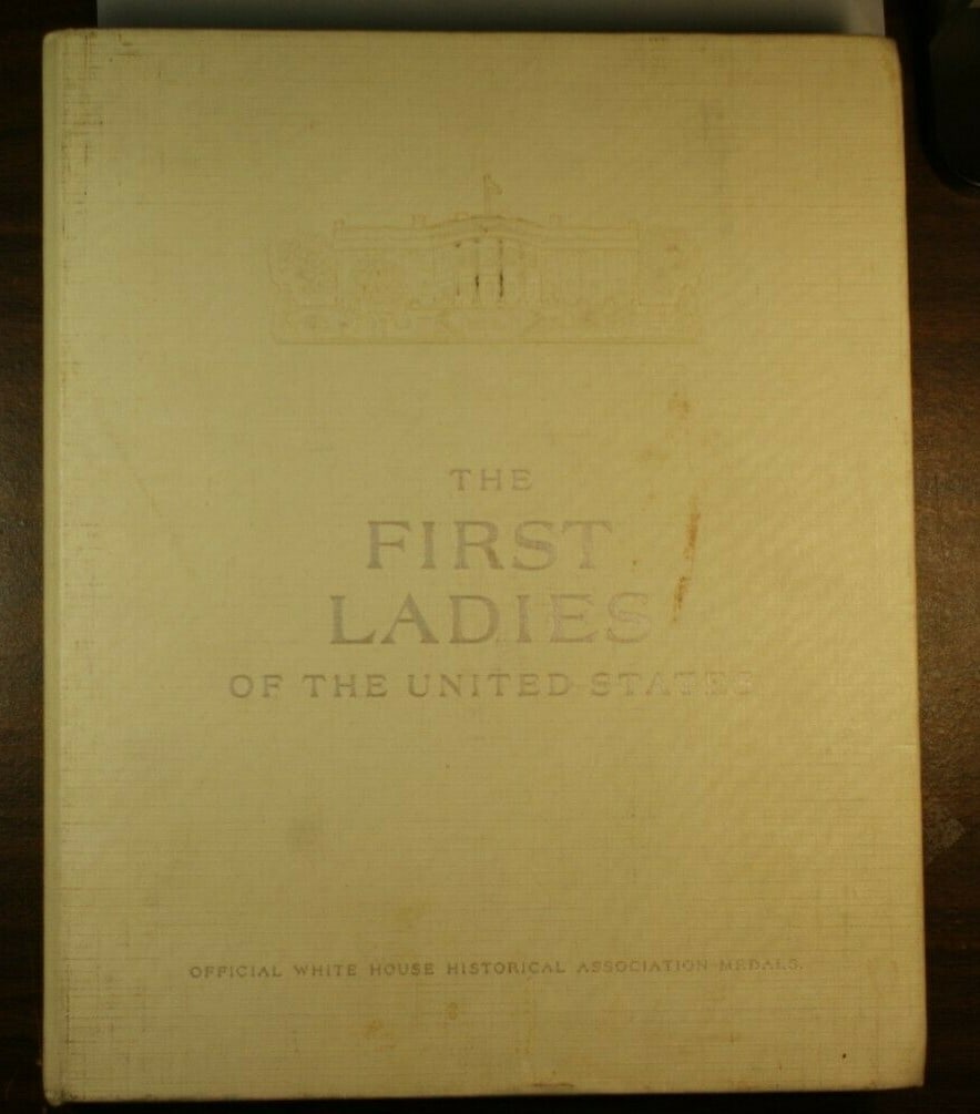 Franklin Mint First Ladies silver medal binder set: Franklin Mint First Ladies silver medal binder set This is a First Ladies of the United States silver medal set produced by the Franklin Mint. The set is composed of silver medals and comes in its ori