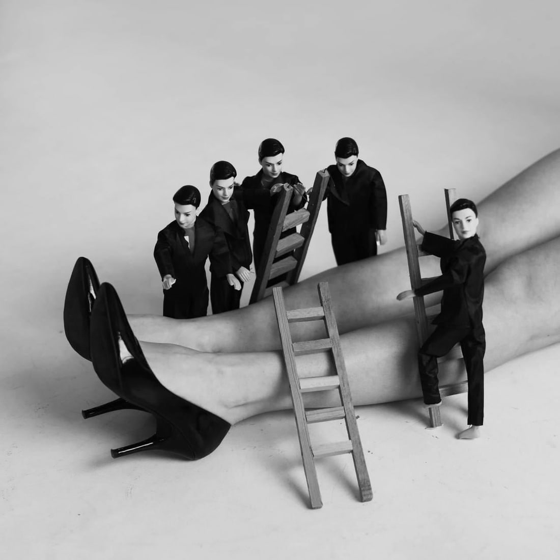 Olha Stepanian Mrs Gulliver 31 x 31 Edition 1 of 7 Photo (1 of 2)