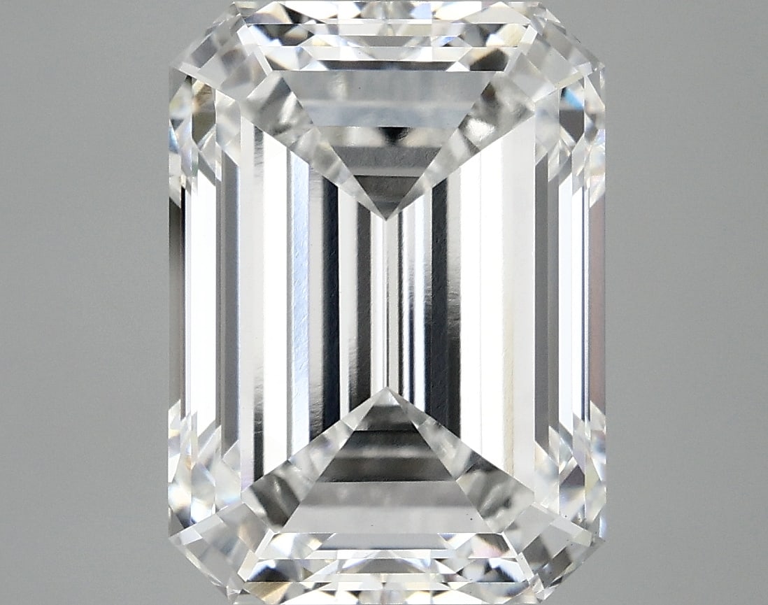 Loose Diamond - EMERALD 7.28ct E VS1: Loose Diamond - EMERALD 7.28ct E VS1 Source: This is a real non-mined Diamond that has been grown in a lab Shape: EMERALD Carats: 7.28 Color: E Clarity: VS1 Certification: IGI Condition: Pre-Owned Add