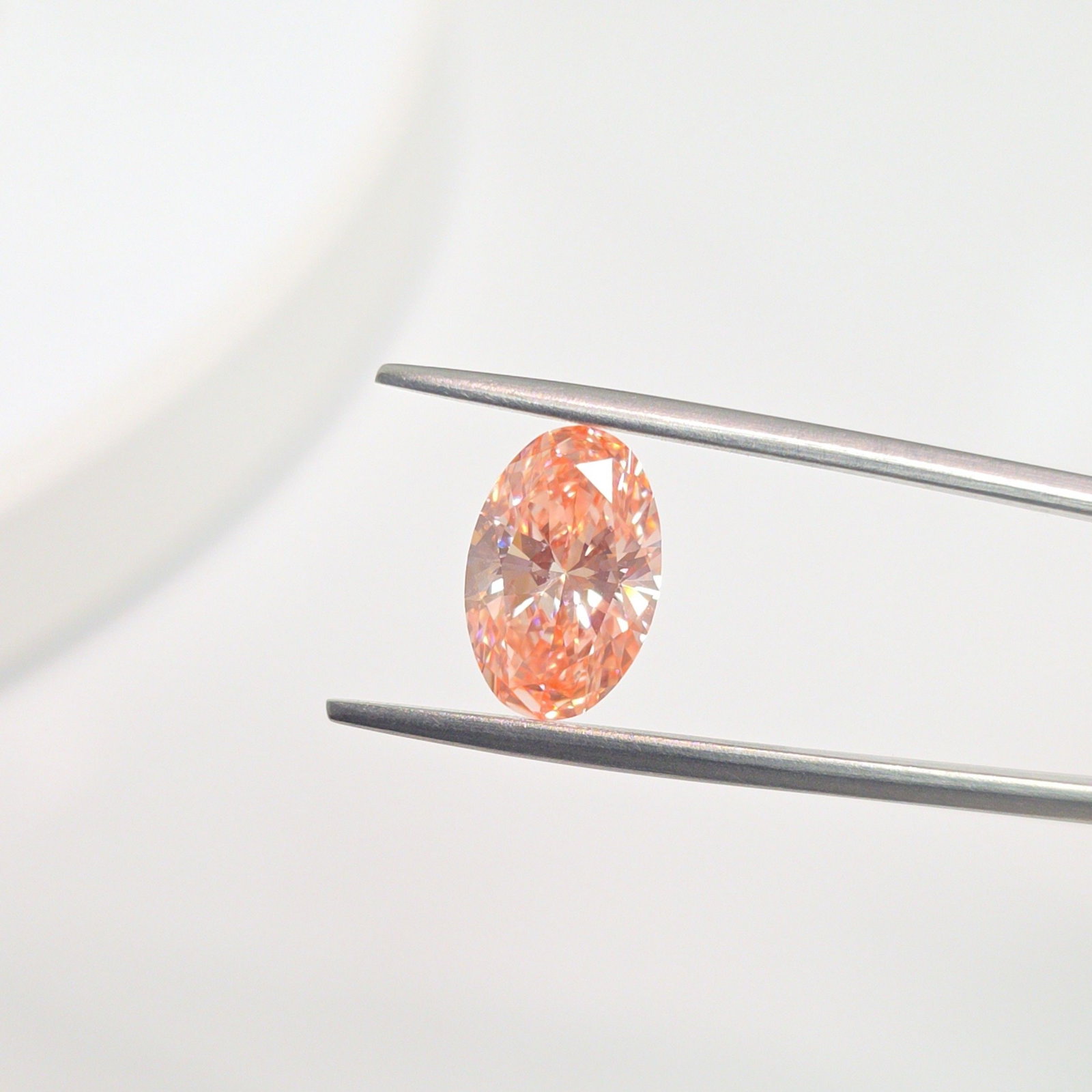 Loose Diamond - OVAL 2.58ct Fancy Vivid Pink VVS2: Loose Diamond - OVAL 2.58ct Fancy Vivid Pink VVS2 Source: This is a real non-mined Diamond that has been grown in a lab Shape: OVAL Carats: 2.58 Color: Fancy Vivid Pink Certification: IGI Video:
