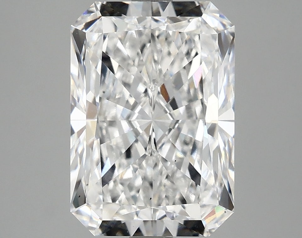 Loose Diamond - RADIANT 3.92ct E VS2: Loose Diamond - RADIANT 3.92ct E VS2 Source: This is a real non-mined Diamond that has been grown in a lab Shape: RADIANT Carats: 3.92 Color: E Clarity: VS2 Certification: IGI Condition: Pre-Owned Add