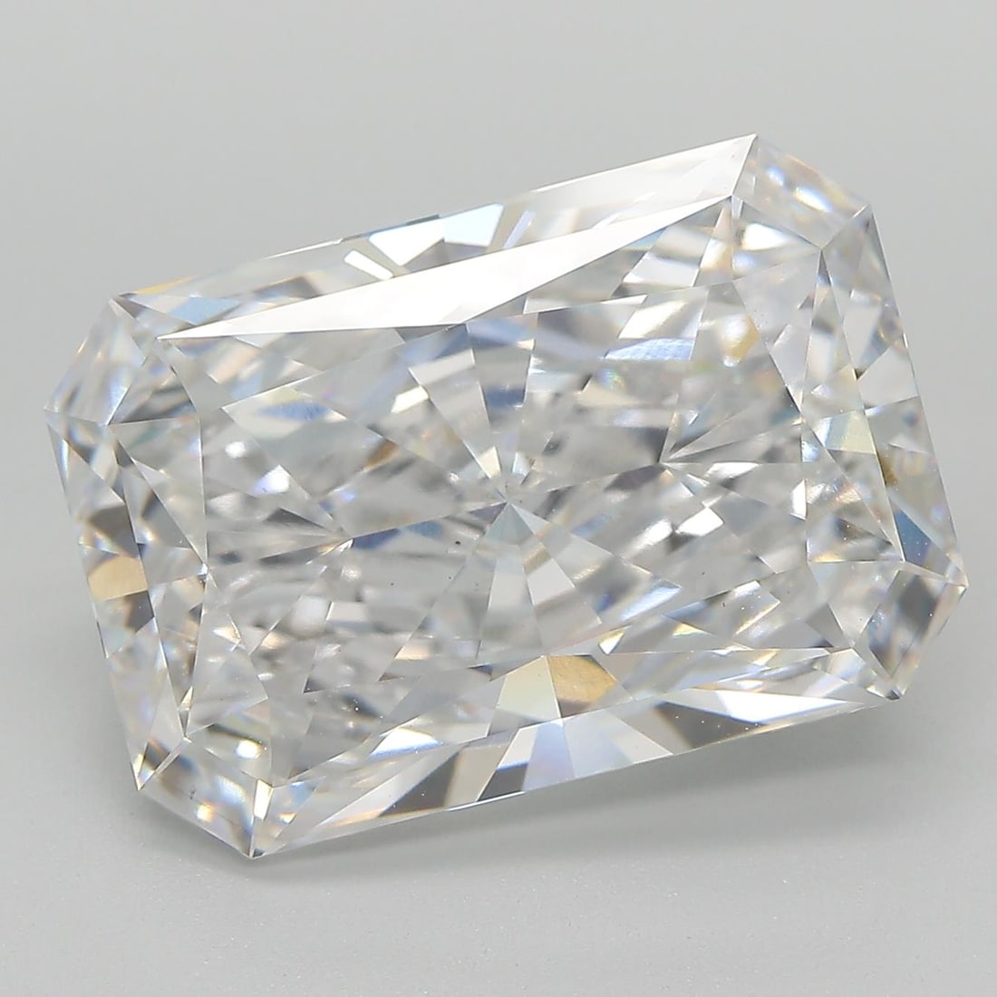 Loose Diamond - RADIANT 10.12ct F VS1: Loose Diamond - RADIANT 10.12ct F VS1 Source: This is a real non-mined Diamond that has been grown in a lab Shape: RADIANT Carats: 10.12 Color: F Clarity: VS1 Certification: GIA Condition: Pre-Owned A