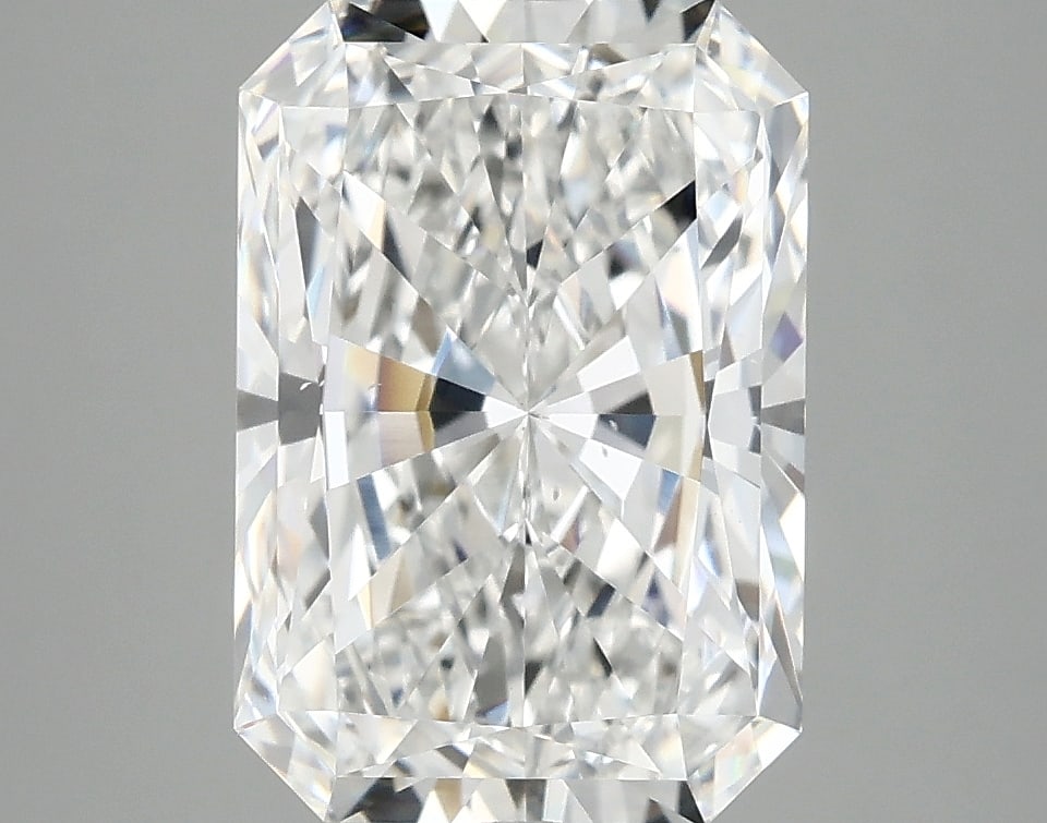Loose Diamond - RADIANT 3.77ct E VS2: Loose Diamond - RADIANT 3.77ct E VS2 Source: This is a real non-mined Diamond that has been grown in a lab Shape: RADIANT Carats: 3.77 Color: E Clarity: VS2 Certification: IGI Condition: Pre-Owned