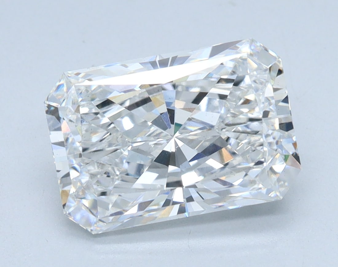 Loose Diamond - RADIANT 2.6ct E VS2: Loose Diamond - RADIANT 2.6ct E VS2 Source: This is a real non-mined Diamond that has been grown in a lab Shape: RADIANT Carats: 2.6 Color: E Clarity: VS2 Certification: IGI Condition: Pre-Owned Addit