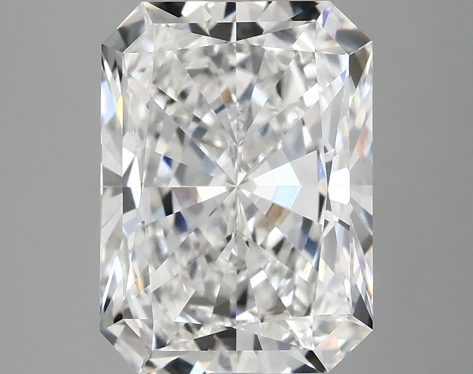 Loose Diamond - RADIANT 3.89ct E VVS2: Loose Diamond - RADIANT 3.89ct E VVS2 Source: This is a real non-mined Diamond that has been grown in a lab Shape: RADIANT Carats: 3.89 Color: E Clarity: VVS2 Certification: IGI Condition: Pre-Owned A