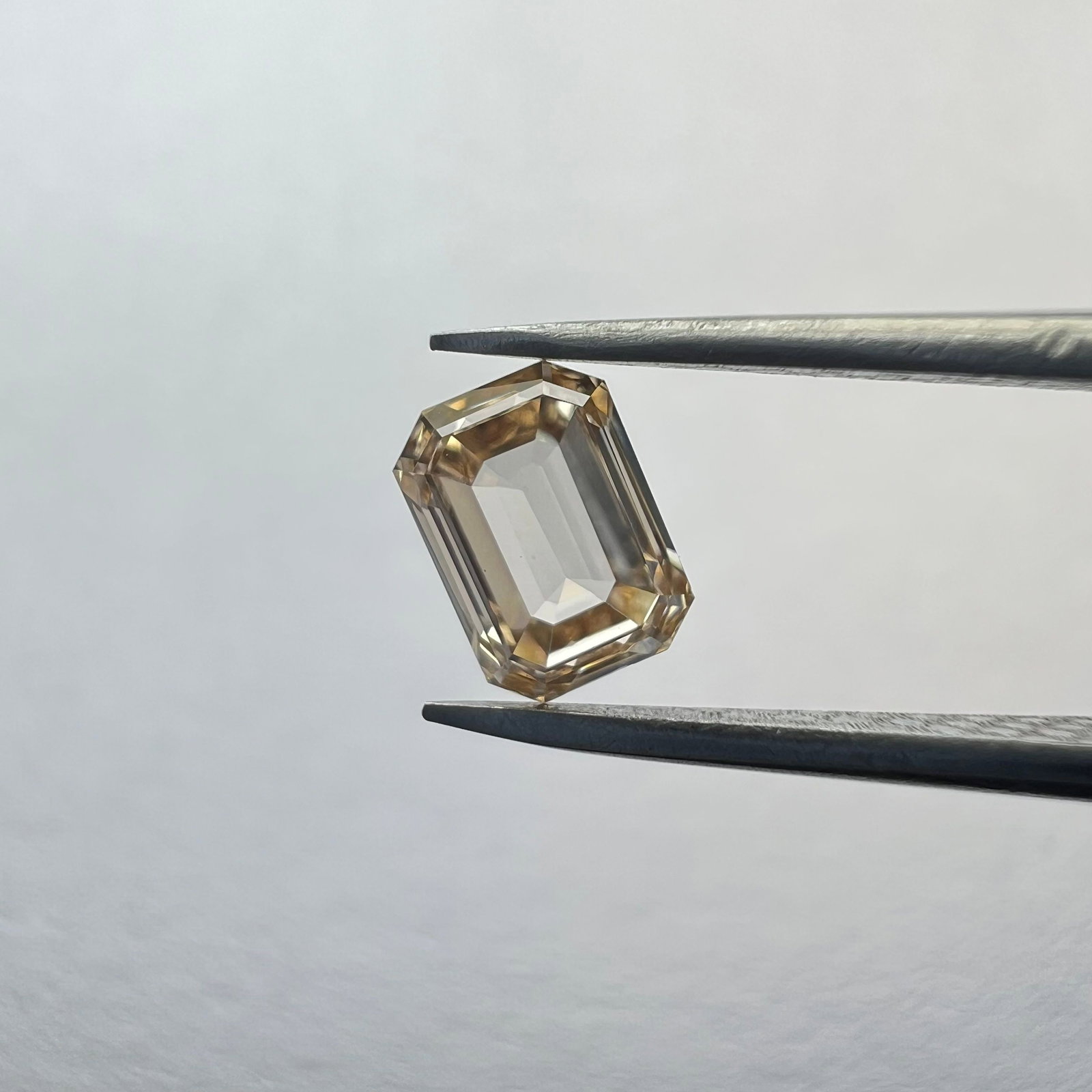 Loose Diamond - EMERALD 0.35ct Pink VVS2: Loose Diamond - EMERALD 0.35ct Pink VVS2 Source: This is a real non-mined Diamond that has been grown in a lab Shape: EMERALD Carats: 0.35 Color: Pink Certification: NONE Additional images available u
