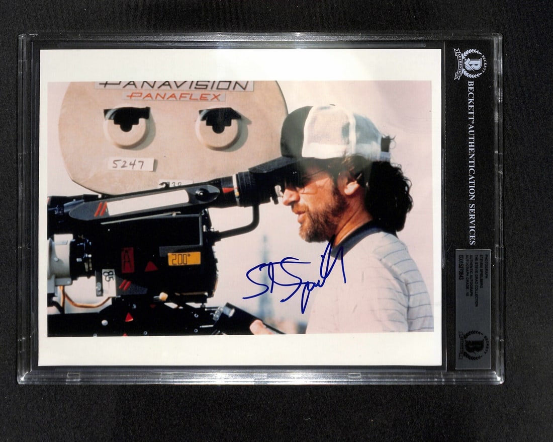 8x10 Indiana Jones Photo Signed by Steven Spielberg Beckett Auto 10: 8x10 Indiana Jones Photo Signed by Steven Spielberg Beckett Auto 10 This is an original 8x10 color photograph from the Indiana Jones film franchise, personally signed by director Steven Spielberg in b