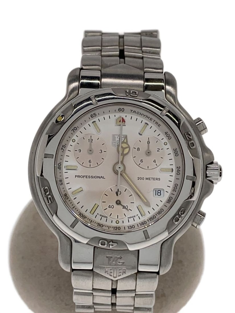 TAG Heuer CL1110 Quartz Wristwatch Men's 16cm Band: TAG Heuer CL1110 Quartz Wristwatch Men's 16cm Band This TAG Heuer Professional 6000 Series Quartz CL1110 men's wristwatch features a Swiss-made design, crafted for reliability and style. The watch has