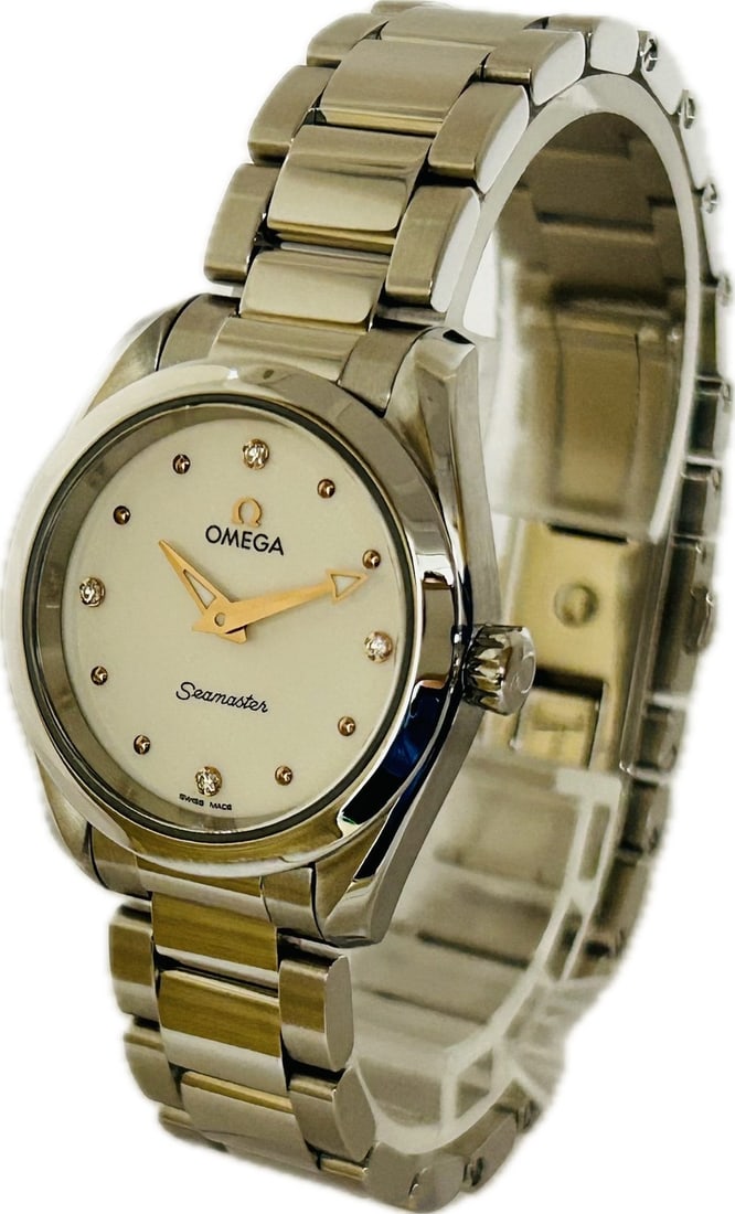Omega Seamaster Aqua Terra Quartz Women Wristwatch 220.10.28.60.54.001: Omega Seamaster Aqua Terra Quartz Women Wristwatch 220.10.28.60.54.001 This Omega Seamaster Aqua Terra 220.10.28.60.54.001 is a women's wristwatch featuring quartz movement. Crafted in Switzerland, th