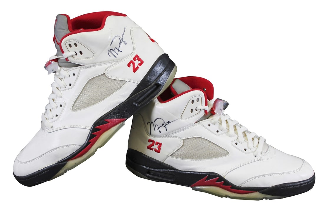 Michael Jordan Signed Nike Air Jordan V Size 13 Shoes with Box Beckett Authenticated: Michael Jordan Signed Nike Air Jordan V Size 13 Shoes with Box Beckett Authenticated This remarkable pair of original Nike Air Jordan V sneakers, size 13, showcases the legendary Michael Jordan's sign