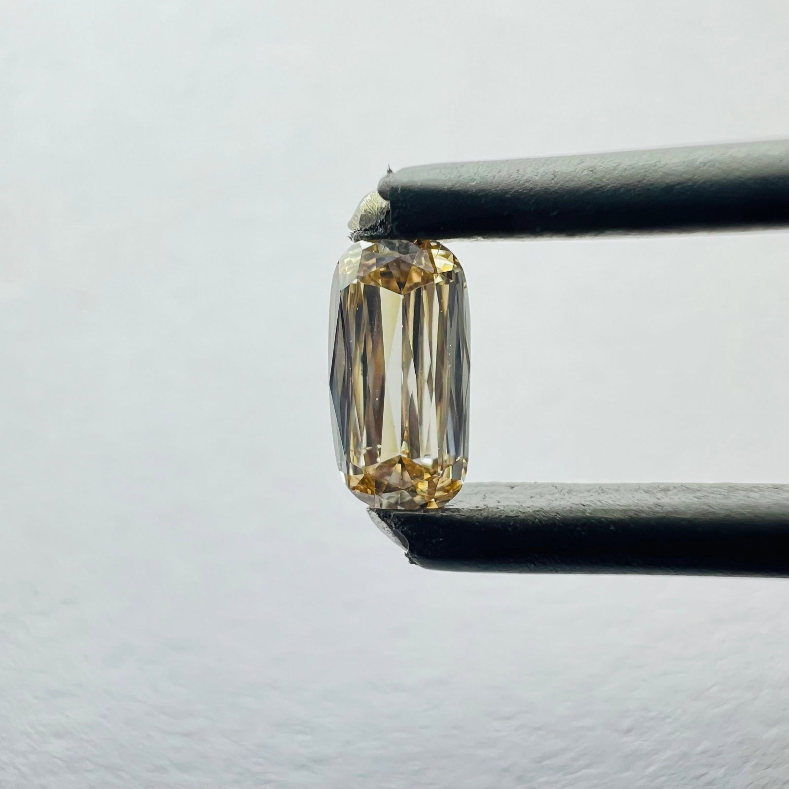 Loose Diamond - OTHER 0.25ct Brown VVS2: Loose Diamond - OTHER 0.25ct Brown VVS2 Source: This is a real non-mined Diamond that has been grown in a lab Shape: OTHER Carats: 0.25 Color: Brown Certification: NONE Additional images available upo
