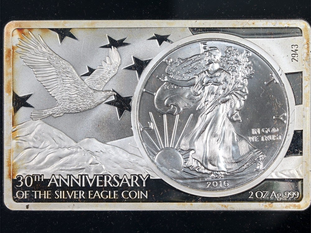2016 Silver American Eagle 2 Ounce Coin and Bar 30th Anniversary OGP COA: 2016 Silver American Eagle 2 Ounce Coin and Bar 30th Anniversary OGP COA This set features the original 2016 Silver American Eagle $1 Coin & Bar Series, commemorating the 30th anniversary. It includes