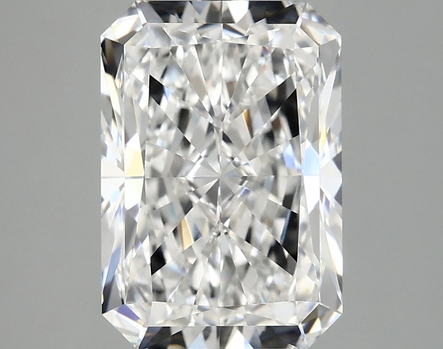 Loose Diamond - RADIANT 3.43ct D VVS2: Loose Diamond - RADIANT 3.43ct D VVS2 Source: This is a real non-mined Diamond that has been grown in a lab Shape: RADIANT Carats: 3.43 Color: D Clarity: VVS2 Certification: IGI Condition: Pre-Owned A