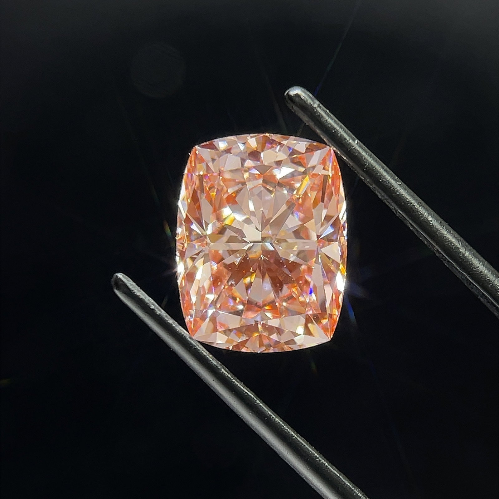 Loose Diamond - CUSHION BRILLIANT 4.56ct Fancy Intense Pink VS2: Loose Diamond - CUSHION BRILLIANT 4.56ct Fancy Intense Pink VS2 Source: This is a real non-mined Diamond that has been grown in a lab Shape: CUSHION BRILLIANT Carats: 4.56 Color: Fancy Intense Pink Ce