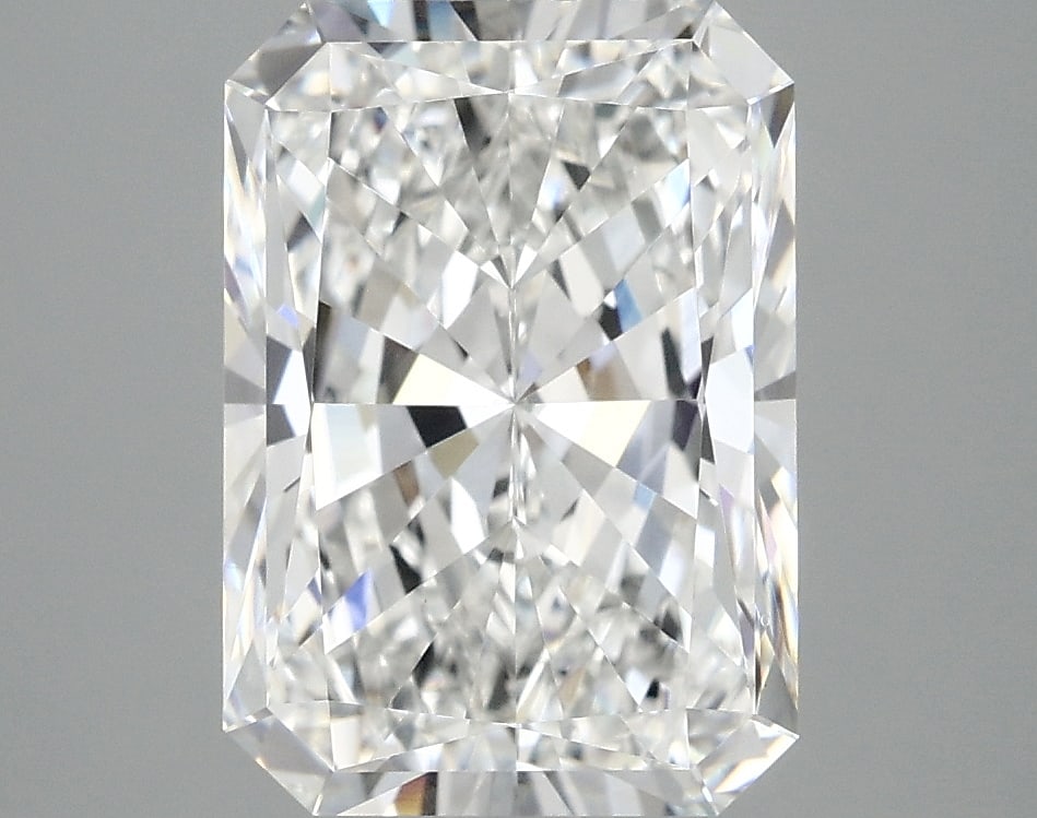 Loose Diamond - RADIANT 4.09ct D VS1: Loose Diamond - RADIANT 4.09ct D VS1 Source: This is a real non-mined Diamond that has been grown in a lab Shape: RADIANT Carats: 4.09 Color: D Clarity: VS1 Certification: IGI Condition: Pre-Owned Add