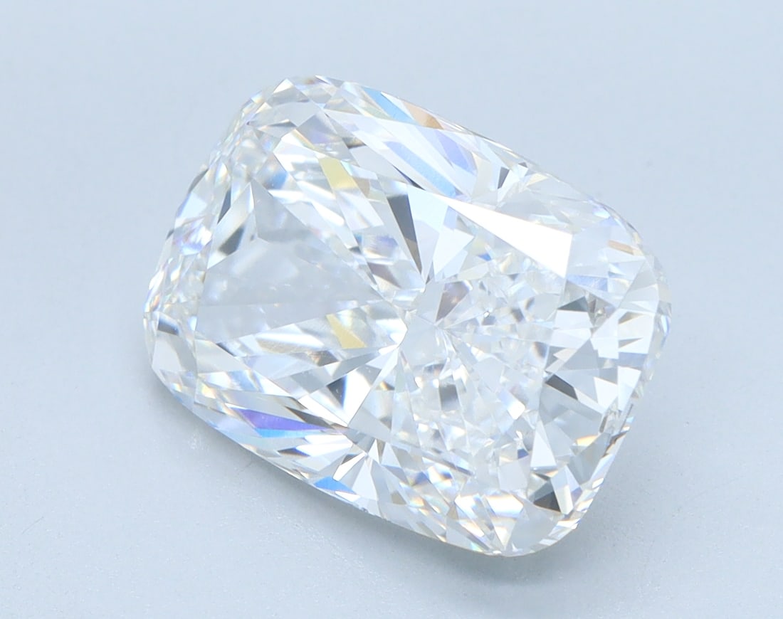 Loose Diamond - LONG CUSHION 4.07ct E VVS1: Loose Diamond - LONG CUSHION 4.07ct E VVS1 Source: This is a real non-mined Diamond that has been grown in a lab Shape: LONG CUSHION Carats: 4.07 Color: E Clarity: VVS1 Certification: IGI Condition: P