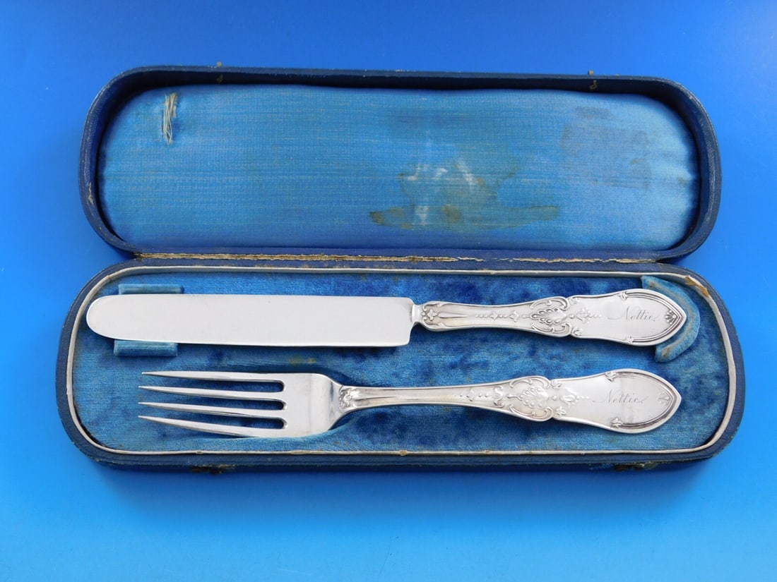 Shiebler Dew Drop Sterling Silver Traveling Set 2-pc Knife Fork in Box: Shiebler Dew Drop Sterling Silver Traveling Set 2-pc Knife Fork in Box Experience the elegance of the Dew Drop pattern by Shiebler with this exquisite sterling silver traveling set. This rare 2-piece 