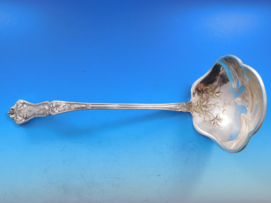 International Sterling Silver 11" Edgewood Soup Ladle Monogrammed: International Sterling Silver 11" Edgewood Soup Ladle Monogrammed This exquisite 11" soup ladle is crafted from sterling silver and features the elegant Edgewood pattern by International. Dating from 