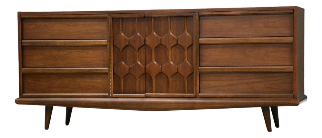 1960s American of Martinsville Walnut Dresser 77" Mid Century Modern: 1960s American of Martinsville Walnut Dresser 77" Mid Century Modern Discover this stunning mid-century modern walnut dresser by American of Martinsville, featuring elegant sculpted accents and stylis