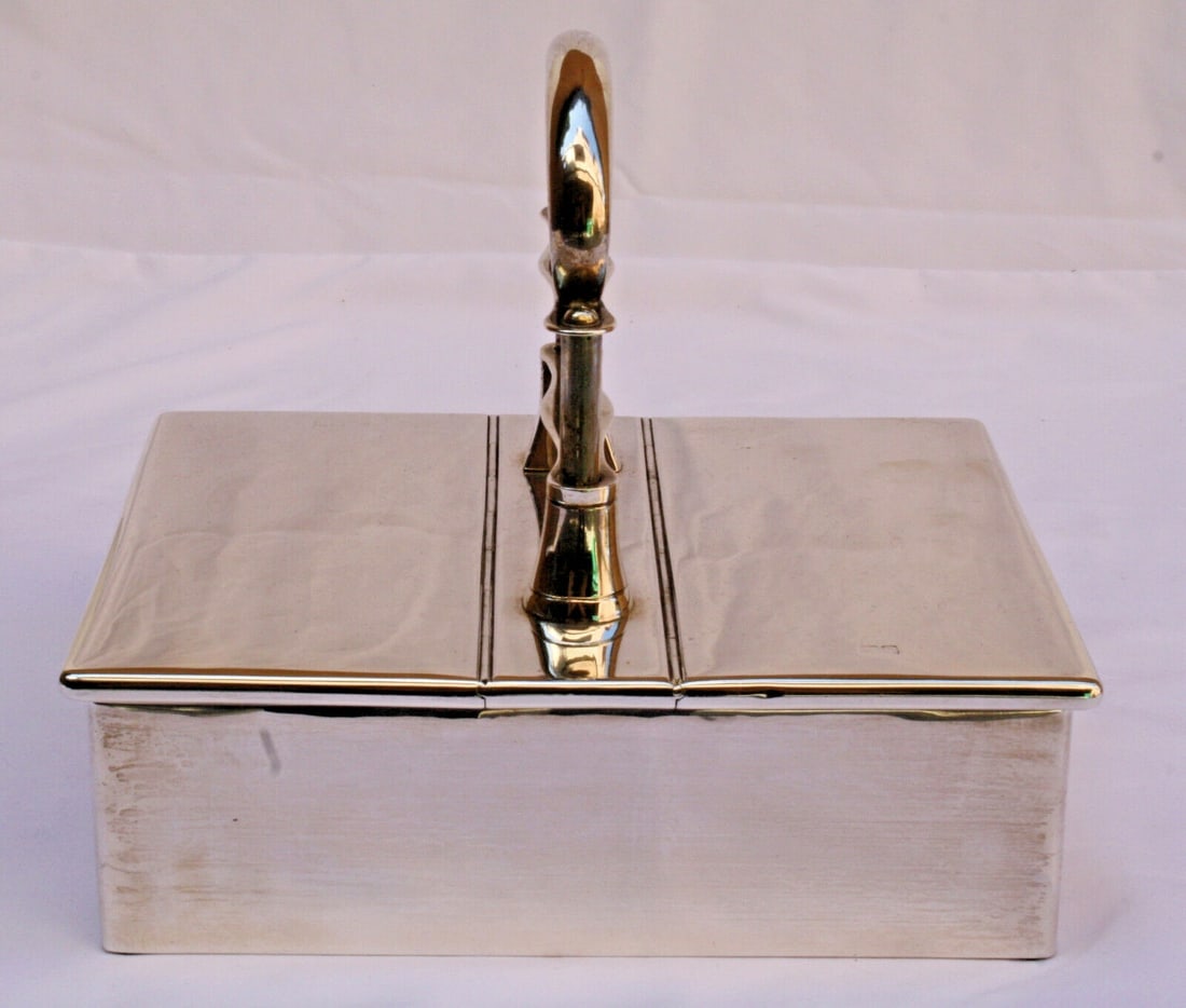Edwardian 1902 Sterling Silver Humidor by J.D. London Estate of David Copley: Edwardian 1902 Sterling Silver Humidor by J.D. London Estate of David Copley This exquisite Edwardian sterling silver humidor and cigarette box dates back to 1902 and was crafted by J.D. London. Origi