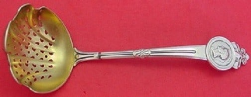 Gorham Medallion Sterling Silver Gravy Ladle 7.5" Gold Wash: Gorham Medallion Sterling Silver Gravy Ladle 7.5" Gold Wash This exquisite Medallion by Gorham sterling silver sugar sifter, also known as a gravy ladle, measures 7 1/2". Crafted from high-quality ste