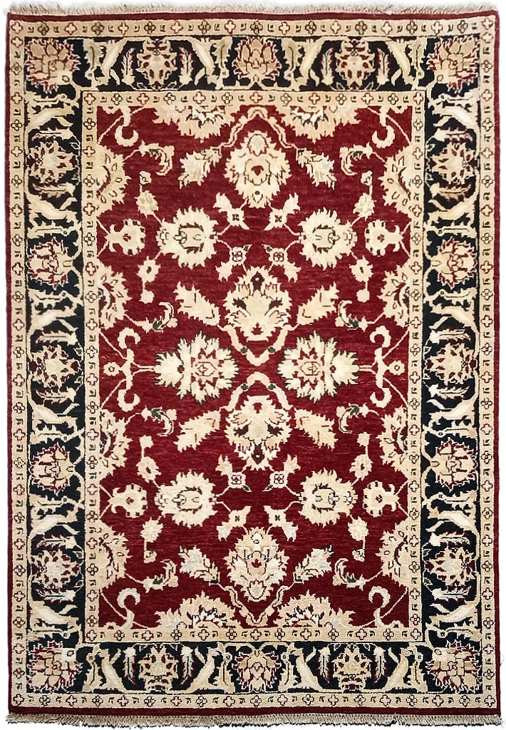 Berry Red Agra Handmade Rug 4'10 x 7'2 Premium Wool Indian Craftsmanship: Berry Red Agra Handmade Rug 4'10 x 7'2 Premium Wool Indian Craftsmanship Free continental US Shipping Enhance your home decor with this stunning Berry Red Agra Handmade Rug. Measuring 4' 10" x 7' 2"