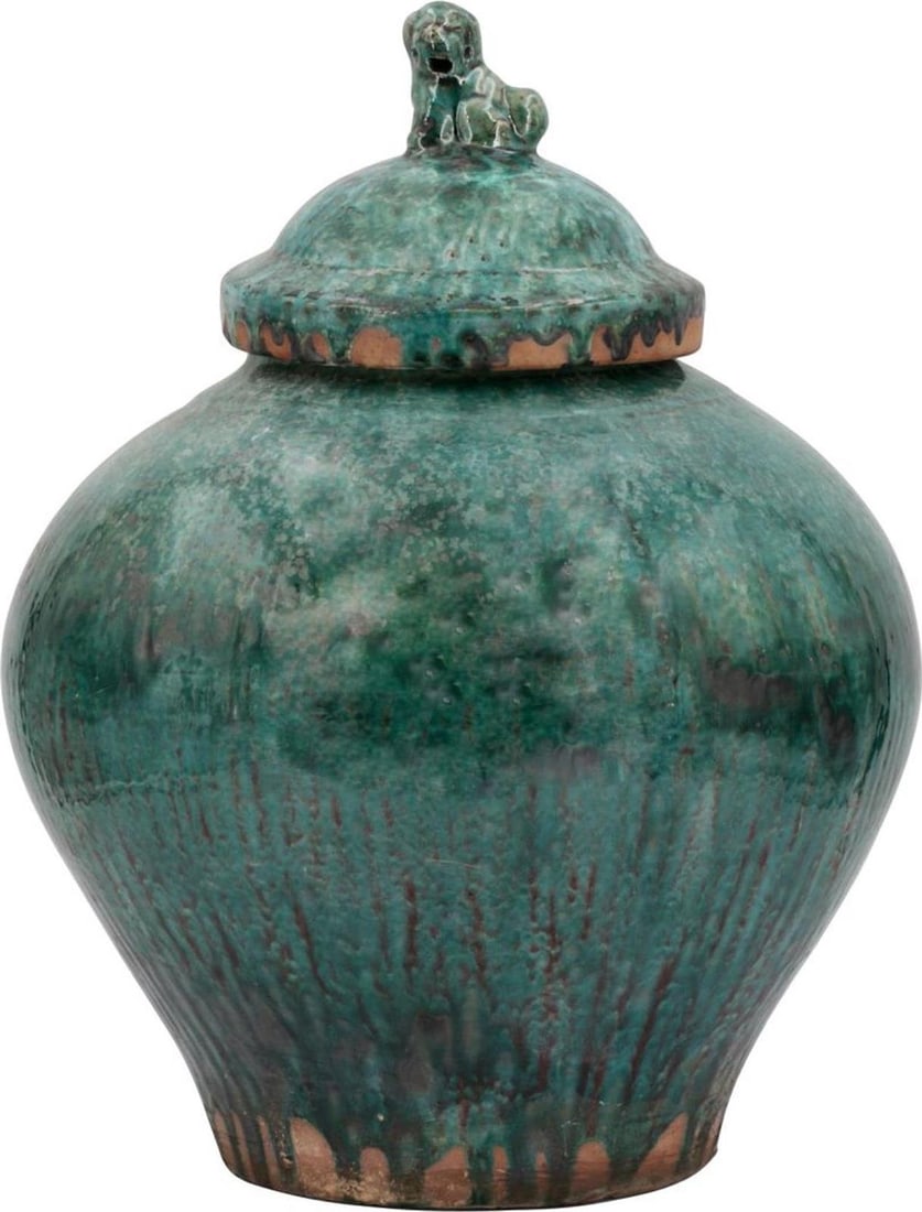 Handmade Vintage Style Porcelain Lion Jar in Emerald Green: Handmade Vintage Style Porcelain Lion Jar in Emerald Green Discover the charm of this exquisite vintage-style porcelain lion jar, a perfect addition to your home decor. This handcrafted piece features