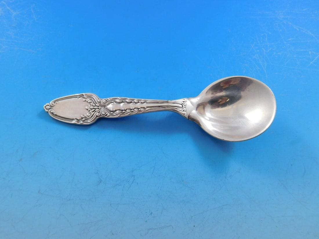 Tiffany & Co. Sterling Silver Broom Corn Tea Caddy Spoon 4 5/8": Tiffany & Co. Sterling Silver Broom Corn Tea Caddy Spoon 4 5/8" This exquisite tea caddy spoon, crafted by Tiffany & Co., features a beautifully detailed Broom Corn pattern. Made from sterling silver,