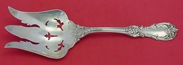 Reed and Barton Burgundy Sterling Silver Salad Serving Fork 9.5 Inches: Reed and Barton Burgundy Sterling Silver Salad Serving Fork 9.5 Inches Elevate your dining experience with this exquisite salad serving fork from Reed and Barton, crafted in sterling silver. This piec