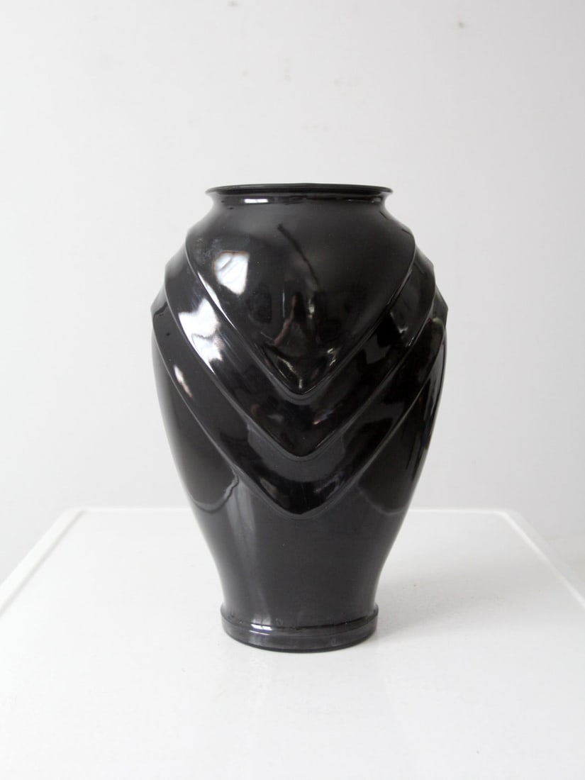 Art Deco Vintage Black Glass Vase by Anchor Hocking 16": Art Deco Vintage Black Glass Vase by Anchor Hocking 16" Enhance your decor with this Vintage Anchor Hocking Black Glass Vase, a stunning piece that embodies timeless elegance. It showcases a bold geom