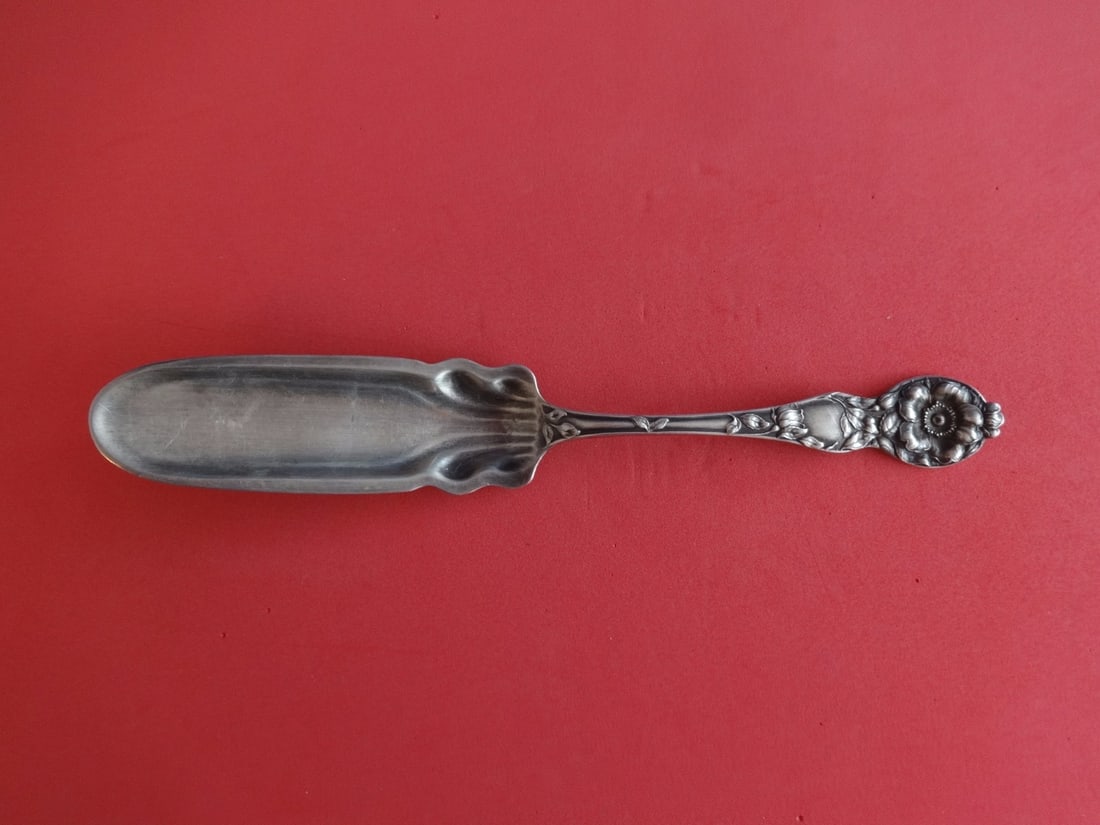 Watson Wild Rose Sterling Silver Jelly Cake Knife 7.5 Inch: Watson Wild Rose Sterling Silver Jelly Cake Knife 7.5 Inch This exquisite jelly cake knife features the elegant Wild Rose pattern by Watson, crafted from high-quality sterling silver. Measuring 7 1/2 