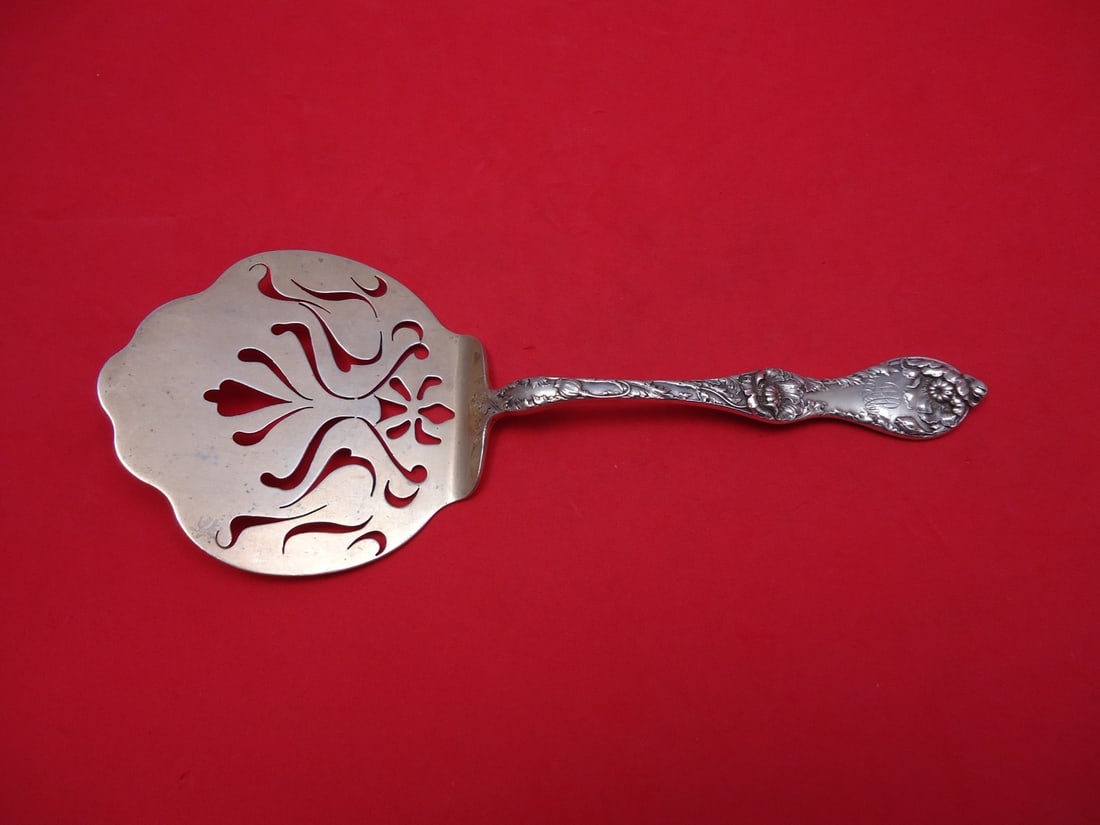Reed & Barton Les Cinq Fleurs Sterling Silver Waffle Server Goldwashed 8.25": Reed & Barton Les Cinq Fleurs Sterling Silver Waffle Server Goldwashed 8.25" Presenting the exquisite Les Cinq Fleurs Waffle Server from Reed & Barton, crafted from high-quality sterling silver and en