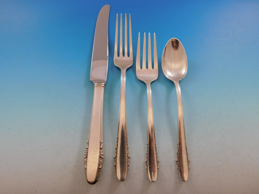 Lunt Festival Sterling Silver 4-Piece Place Setting Art Deco: Lunt Festival Sterling Silver 4-Piece Place Setting Art Deco Enhance your dining experience with this exquisite 4-Piece Place Setting from the Festival pattern by Lunt. Crafted from high-quality sterl