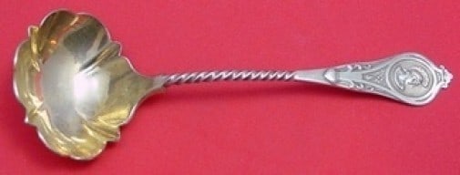 Albert Coles Medallion Sterling Silver Gravy Ladle Gold-Washed 7 3/4": Albert Coles Medallion Sterling Silver Gravy Ladle Gold-Washed 7 3/4" This exquisite gravy ladle is crafted from sterling silver and features a beautiful gold-washed scalloped design in the Medallion 