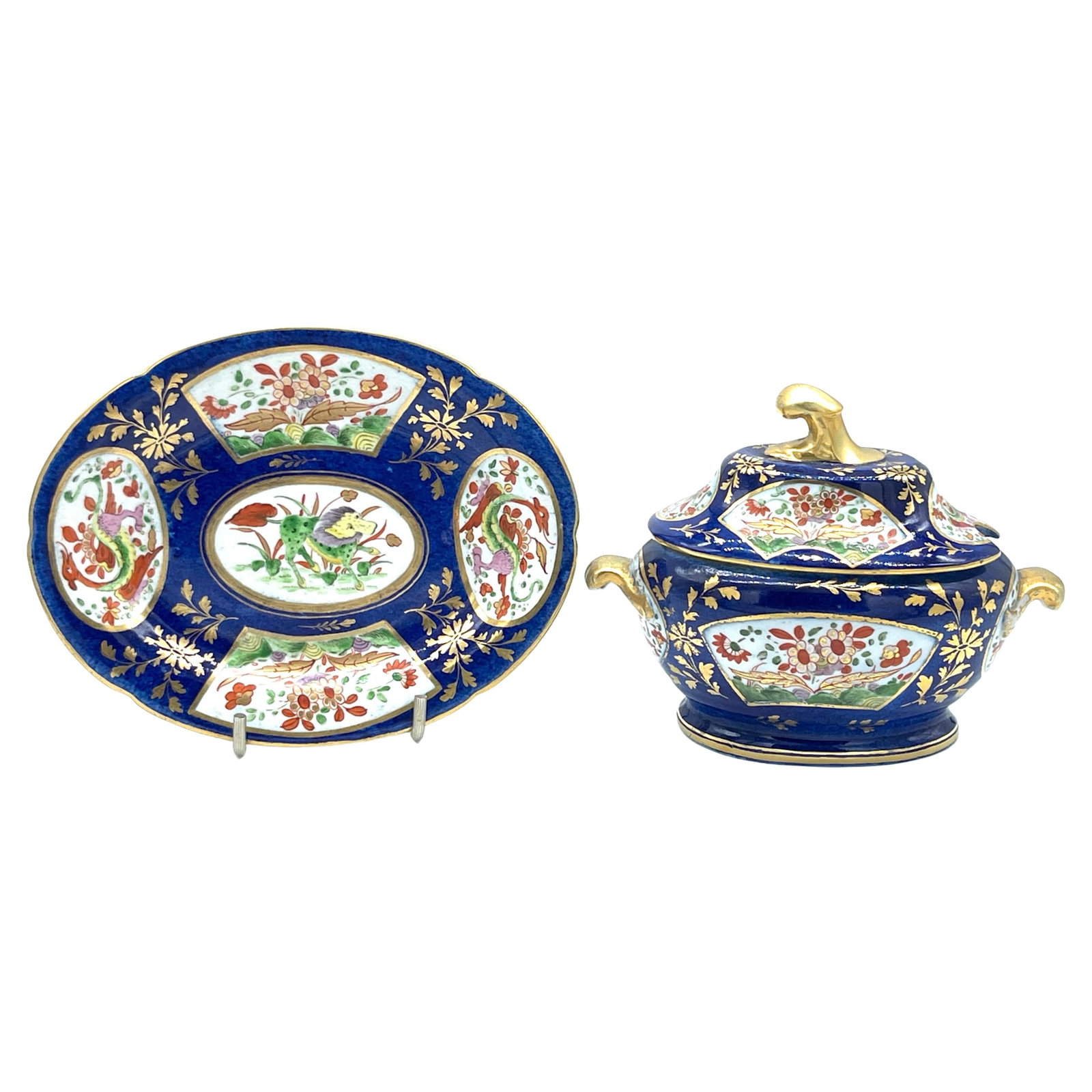 Chamberlain Worcester Africa Pattern Cobalt Tureen & Platter Set: Chamberlain Worcester Africa Pattern Cobalt Tureen & Platter Set Discover the exquisite Chamberlain's Worcester 'Africa' Pattern Cobalt Diminutive Tureen & Platter, a splendid example of 19th-century 