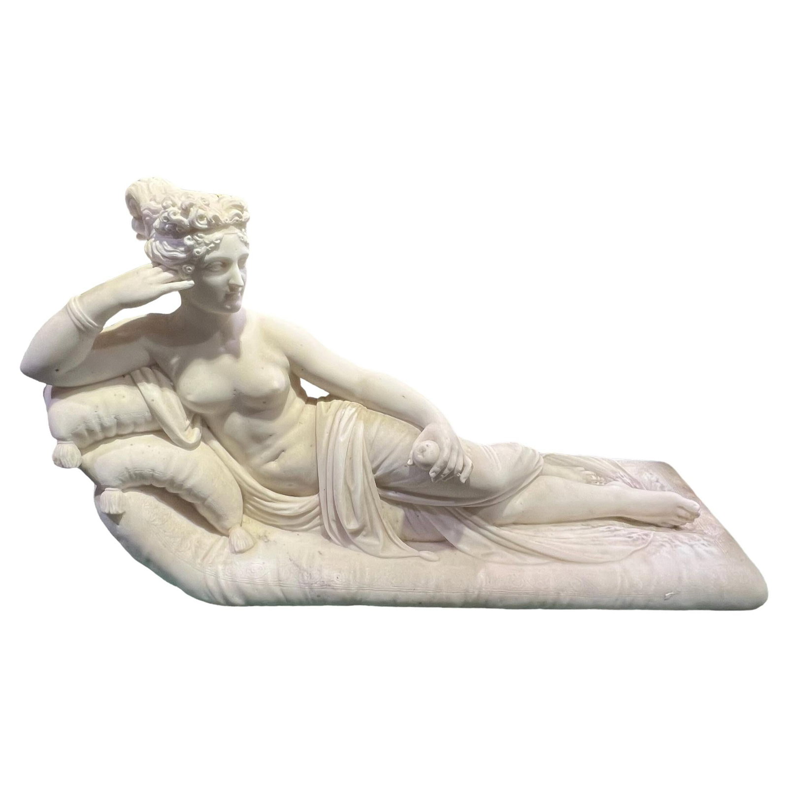 Neoclassical Revival Marble Venus Victrix Sculpture in Canova Style: Neoclassical Revival Marble Venus Victrix Sculpture in Canova Style This finely hand-carved marble sculpture from the late 19th century depicts Pauline Bonaparte as Venus Victrix, inspired by the reno