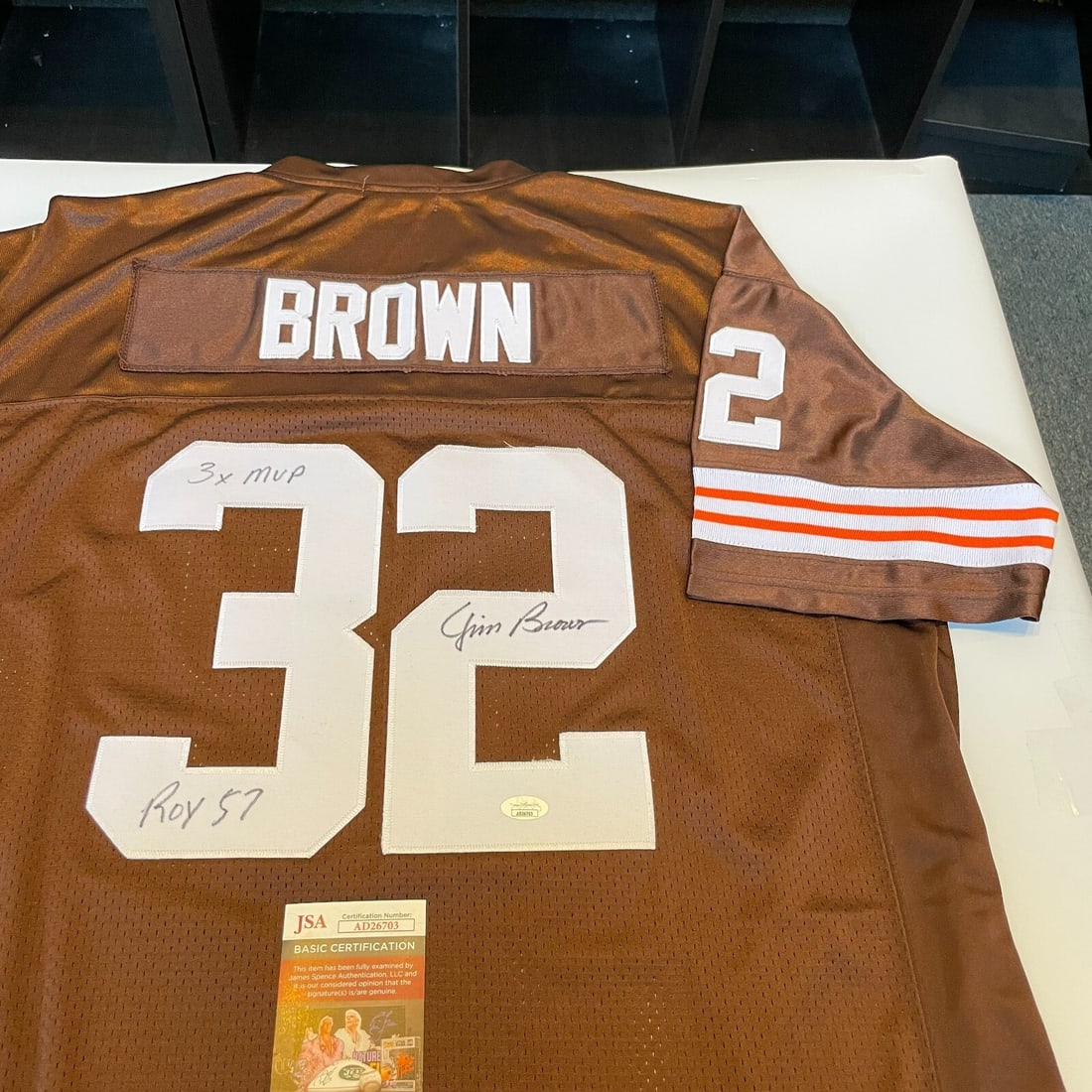 Jim Brown Signed 1964 Cleveland Browns Jersey with JSA COA: Jim Brown Signed 1964 Cleveland Browns Jersey with JSA COA This authentic 1964 Cleveland Browns jersey is signed by the legendary Jim Brown, who is celebrated for his remarkable achievements