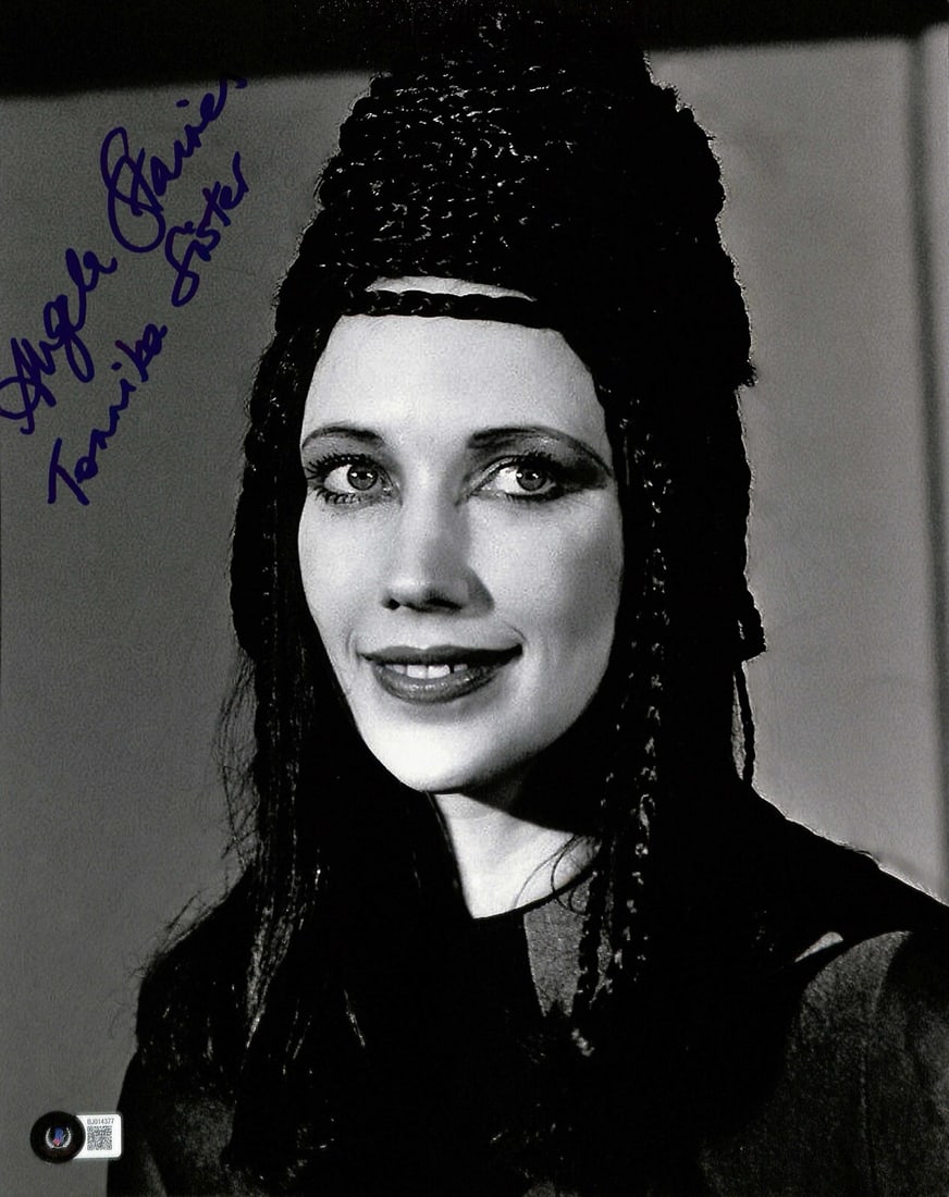 Angela Staines Signed 11x14 Star Wars Cantina Scene Photo Beckett Authenticated: Angela Staines Signed 11x14 Star Wars Cantina Scene Photo Beckett Authenticated This 11x14 color photograph is signed by Angela Staines, who portrayed one of the Tonnika Sisters in the Cantina scene