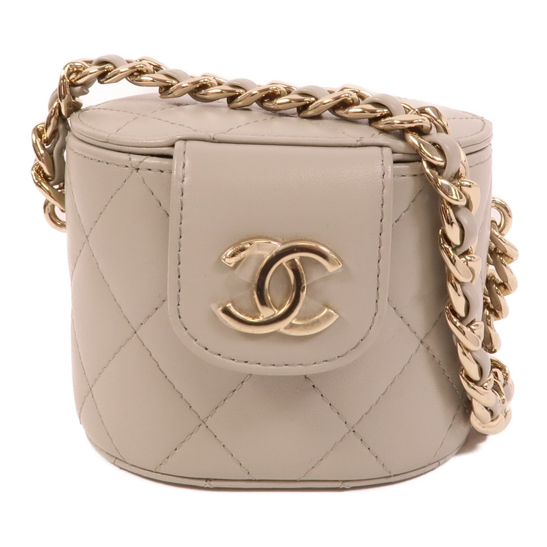 CHANEL Lambskin Gray Vanity Shoulder Bag: CHANEL Lambskin Gray Vanity Shoulder Bag This CHANEL CC Vanity Case shoulder bag is crafted from luxurious lambskin leather in an elegant grey hue. Designed for women, the bag features a compact silho