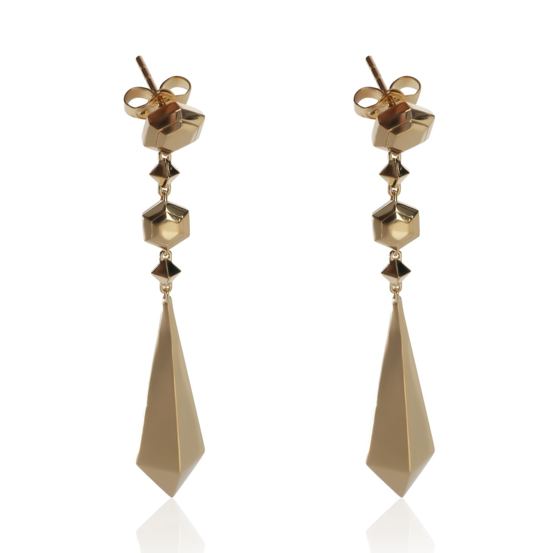 David Yurman Modern Renaissance 18k Yellow Gold Earrings: David Yurman Modern Renaissance 18k Yellow Gold Earrings These David Yurman Modern Renaissance earrings are crafted from 18k yellow gold and feature a sleek, contemporary design. Measuring 58 mm in le