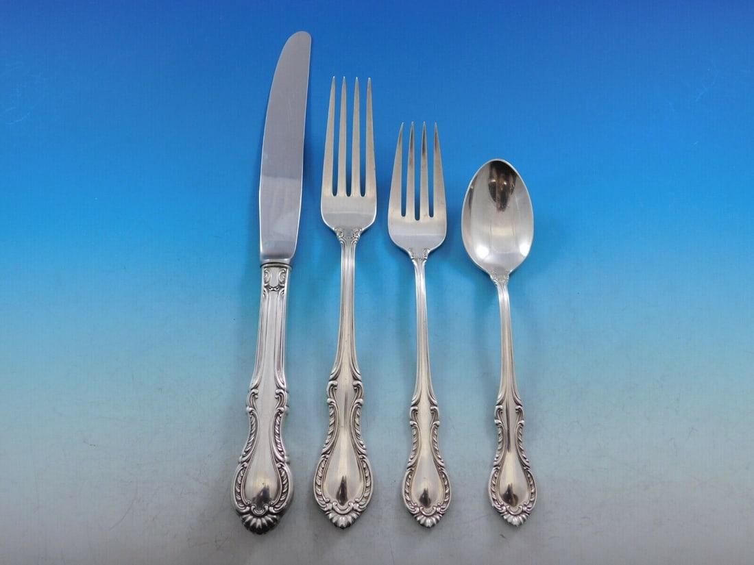 Southern Colonial Sterling Silver Place Setting by International 4-Piece Set: Southern Colonial Sterling Silver Place Setting by International 4-Piece Set This elegant Southern Colonial place setting by International Sterling Silver features a beautiful pattern and is crafted f