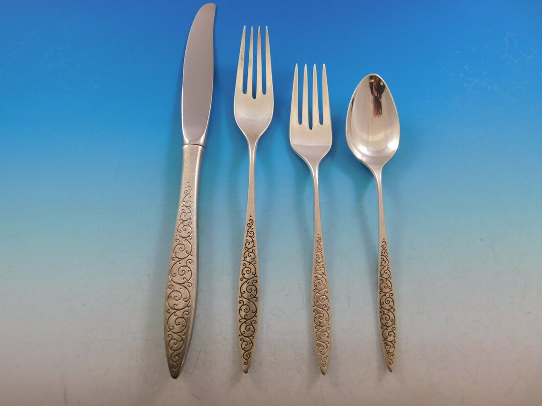 Wallace Spanish Lace Sterling Silver 4-Piece Place Setting: Wallace Spanish Lace Sterling Silver 4-Piece Place Setting Introducing the exquisite Spanish Lace place setting by Wallace, crafted from high-quality sterling silver. This 4-piece regular size place s