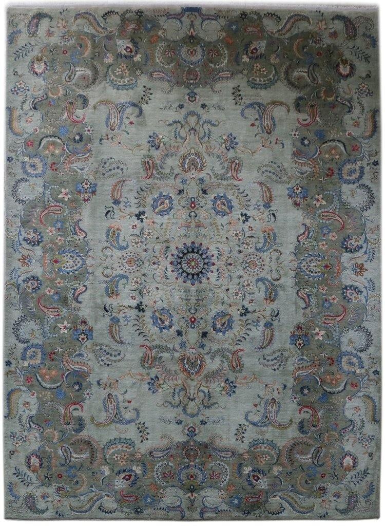 Stunning 10' x 13' 9" Ivory Persian Kashan Green Rug Handcrafted in Iran: Stunning 10' x 13' 9" Ivory Persian Kashan Green Rug Handcrafted in Iran Free continental US Shipping Enhance your living space with the exquisite 10' x 13.9' Ivory Persian Kashan Green Rug, a masterp